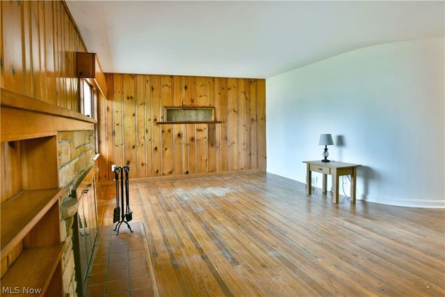 2262 Niles Cortland Road NE, Cortland, OH 44410