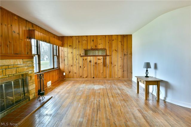 2262 Niles Cortland Road NE, Cortland, OH 44410