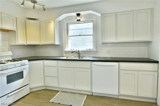 2262 Niles Cortland Road NE, Cortland, OH 44410