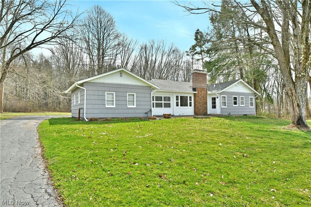 2262 Niles Cortland Road NE, Cortland, OH 44410
