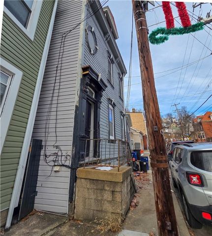 1809 Rialto St, Troy Hill, PA 15212