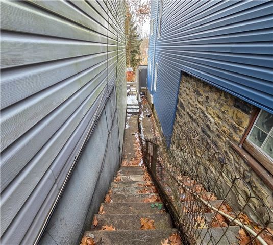 1809 Rialto St, Troy Hill, PA 15212