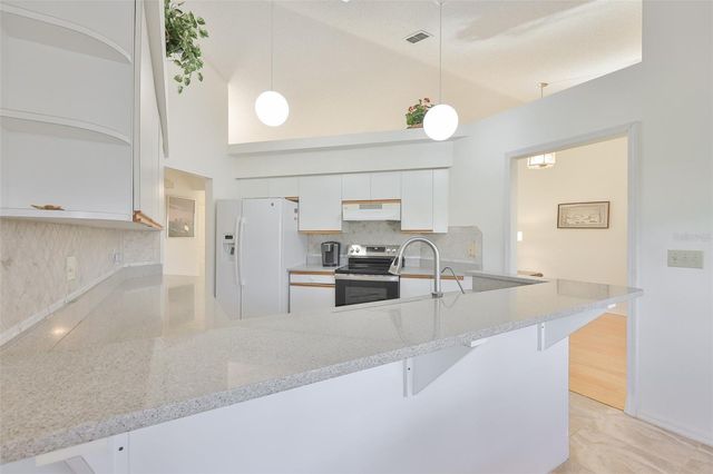 2023 NEW BEDFORD DRIVE, Sun City Center, FL 33573