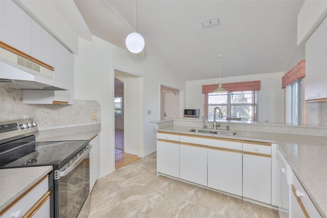 2023 NEW BEDFORD DRIVE, Sun City Center, FL 33573