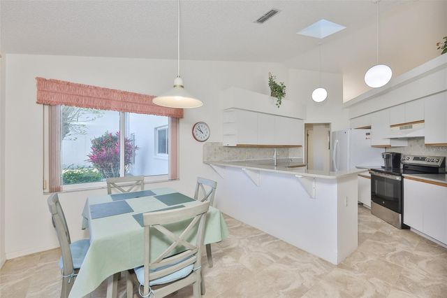 2023 NEW BEDFORD DRIVE, Sun City Center, FL 33573