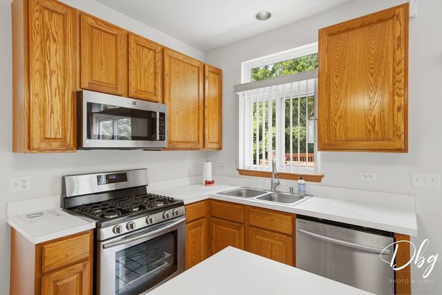 566 W Wildspring Road, Round Lake, IL 60073