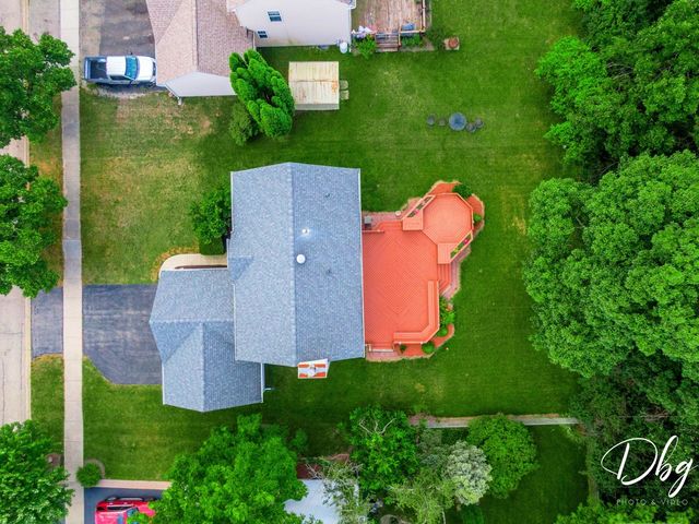566 W Wildspring Road, Round Lake, IL 60073