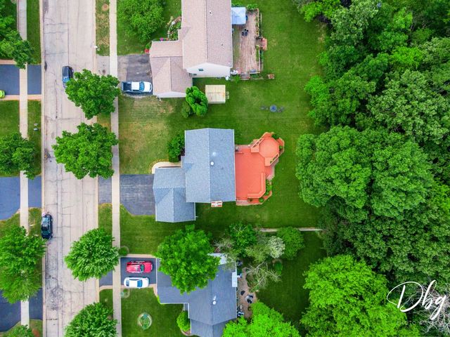566 W Wildspring Road, Round Lake, IL 60073
