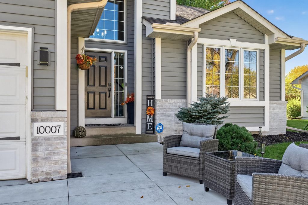 10007 Hidden Oaks Lane N, Champlin, MN 55316 — photo 2