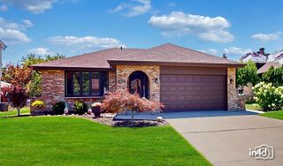 1809 Eaton Drive, Woodridge, IL 60517