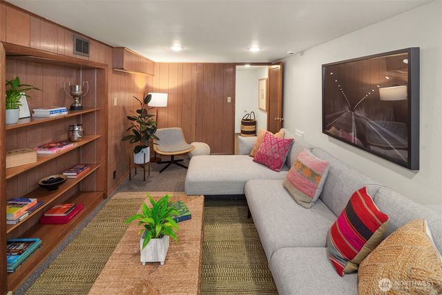 5106 47th Avenue NE, Seattle, WA 98105
