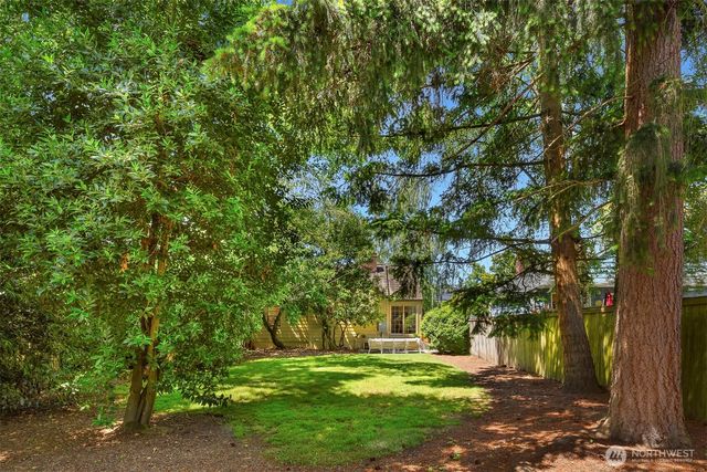 5106 47th Avenue NE, Seattle, WA 98105