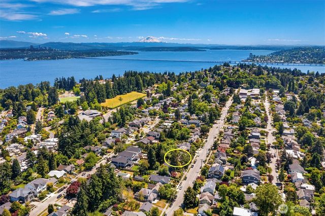 5106 47th Avenue NE, Seattle, WA 98105