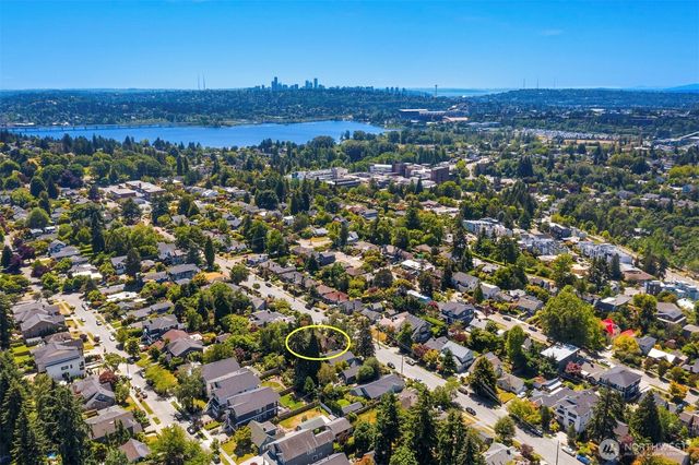 5106 47th Avenue NE, Seattle, WA 98105