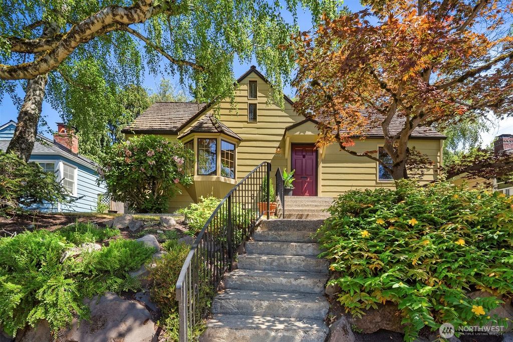 5106 47th Avenue NE, Seattle, WA 98105