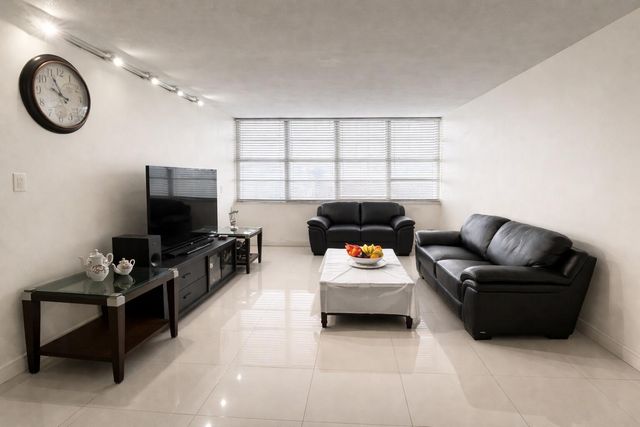 1351 NE Miami Gardens Drive 511e, Miami, FL 33179