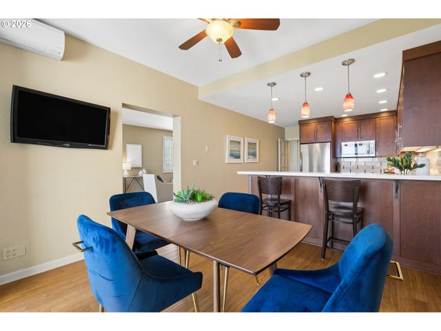 2211 Sw 1st Ave 1704, Portland, OR 97201