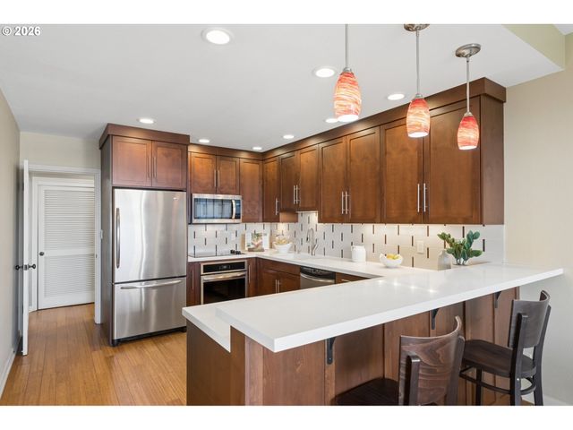 2211 Sw 1st Ave 1704, Portland, OR 97201