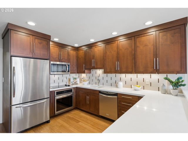 2211 Sw 1st Ave 1704, Portland, OR 97201