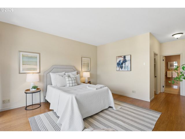 2211 Sw 1st Ave 1704, Portland, OR 97201