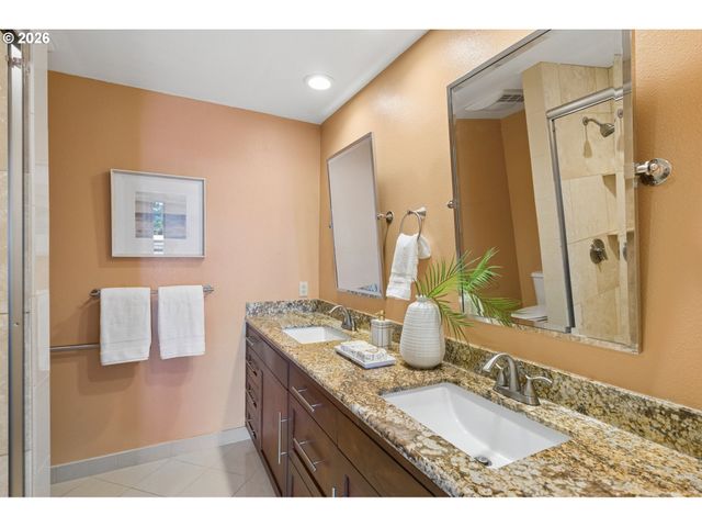 2211 Sw 1st Ave 1704, Portland, OR 97201