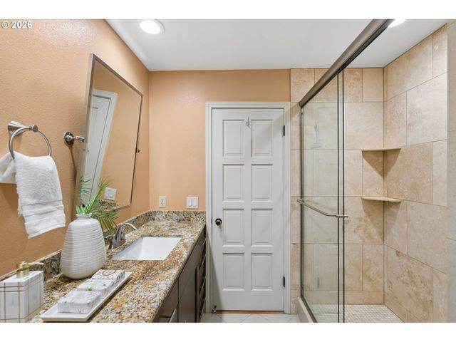 2211 Sw 1st Ave 1704, Portland, OR 97201