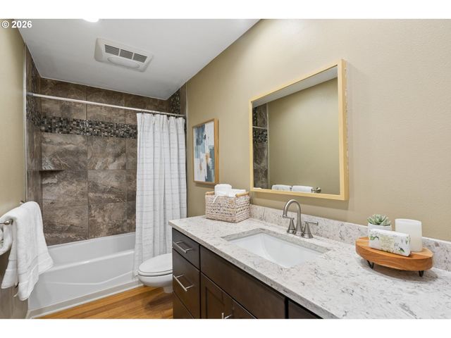 2211 Sw 1st Ave 1704, Portland, OR 97201