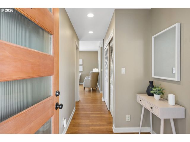 2211 Sw 1st Ave 1704, Portland, OR 97201