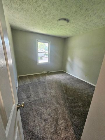1645 W Swan Street, Springfield, MO 65807
