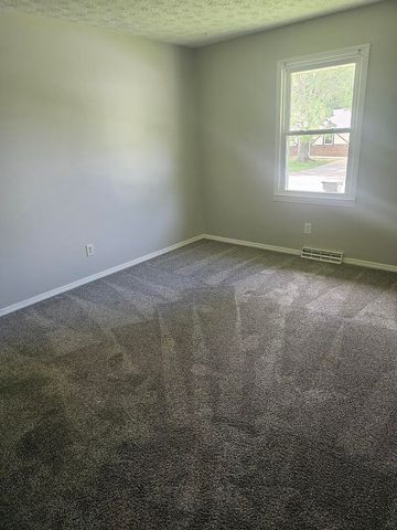 1645 W Swan Street, Springfield, MO 65807