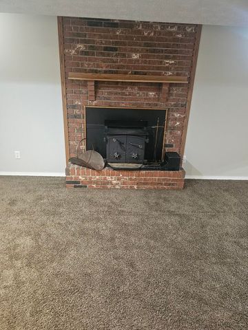 1645 W Swan Street, Springfield, MO 65807