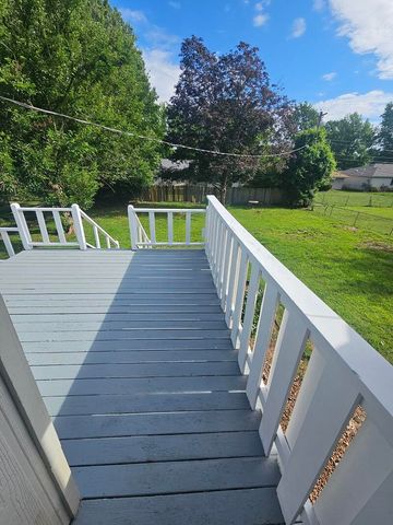 1645 W Swan Street, Springfield, MO 65807