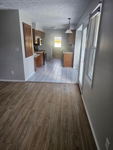 1645 W Swan Street, Springfield, MO 65807