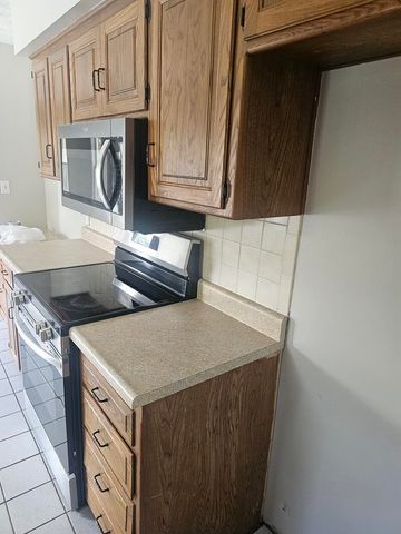 1645 W Swan Street, Springfield, MO 65807
