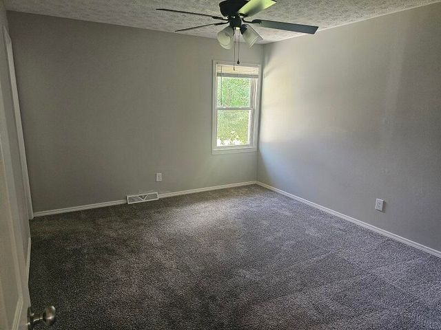 1645 W Swan Street, Springfield, MO 65807