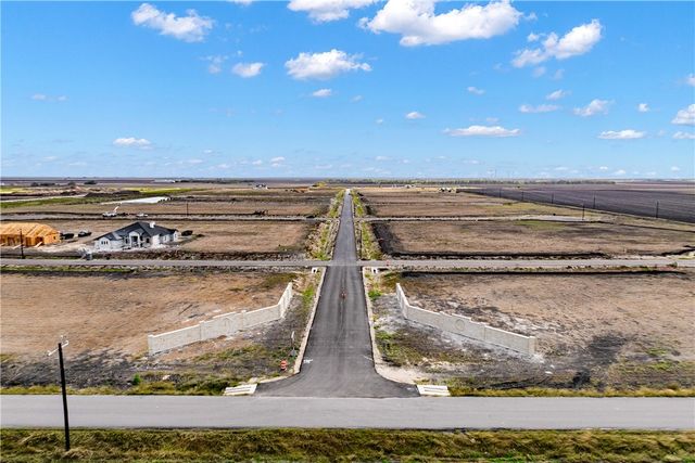 1462 Dos Estrellas Dr, Corpus Christi, TX 78415