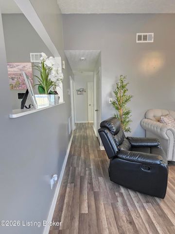 4327 Pruitt Ct, Louisville, KY 40218