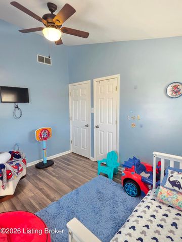 4327 Pruitt Ct, Louisville, KY 40218