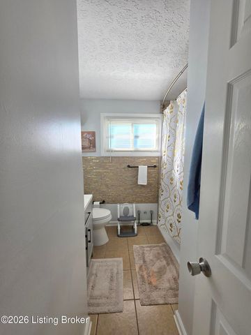 4327 Pruitt Ct, Louisville, KY 40218