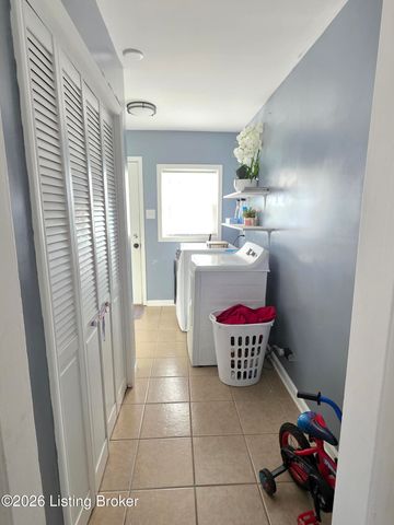 4327 Pruitt Ct, Louisville, KY 40218