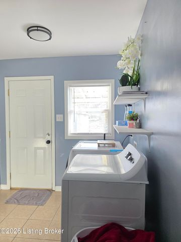 4327 Pruitt Ct, Louisville, KY 40218