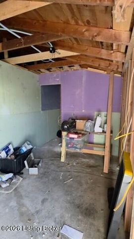 4327 Pruitt Ct, Louisville, KY 40218