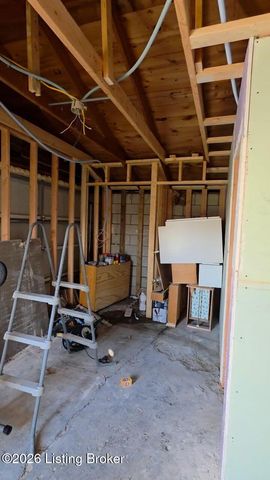 4327 Pruitt Ct, Louisville, KY 40218