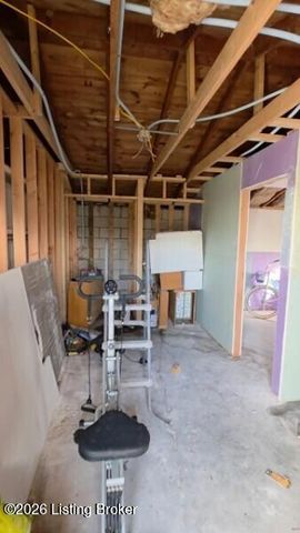 4327 Pruitt Ct, Louisville, KY 40218