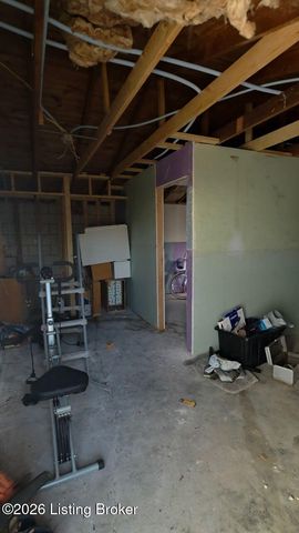 4327 Pruitt Ct, Louisville, KY 40218