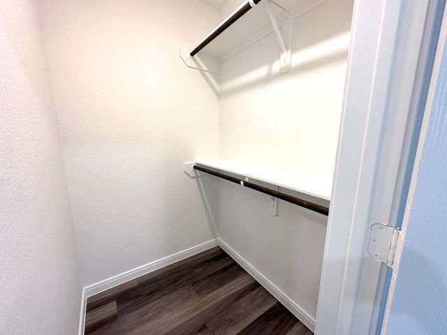 915 Oak Grove Street, La Porte, TX 77571