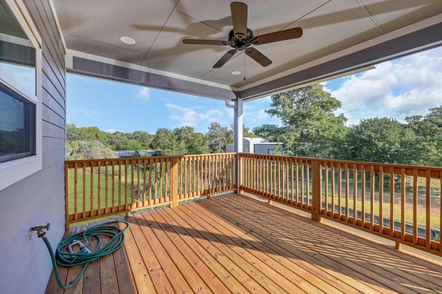 915 Oak Grove Street, La Porte, TX 77571