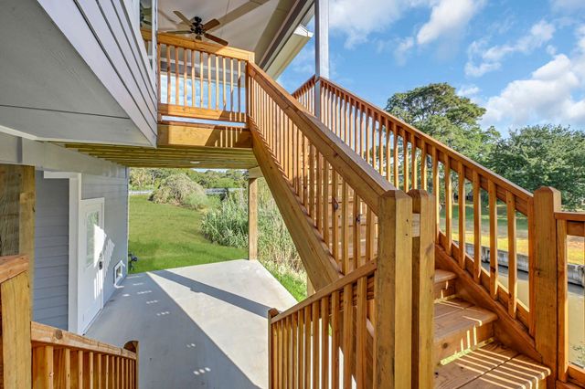 915 Oak Grove Street, La Porte, TX 77571