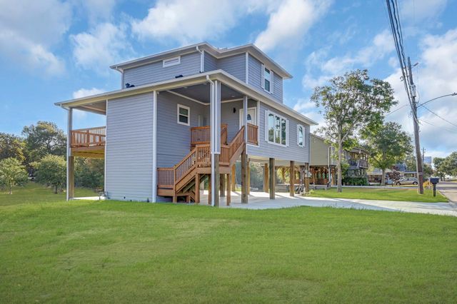 915 Oak Grove Street, La Porte, TX 77571