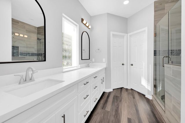 915 Oak Grove Street, La Porte, TX 77571